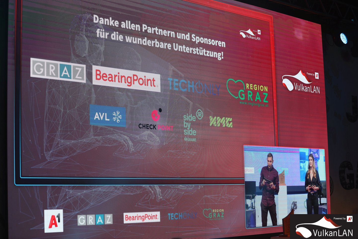 VulkanLAN2022 20221029 (c)dunkellicht photo 587 0234 Zwischen den Trunieren Nennung Sponsoren